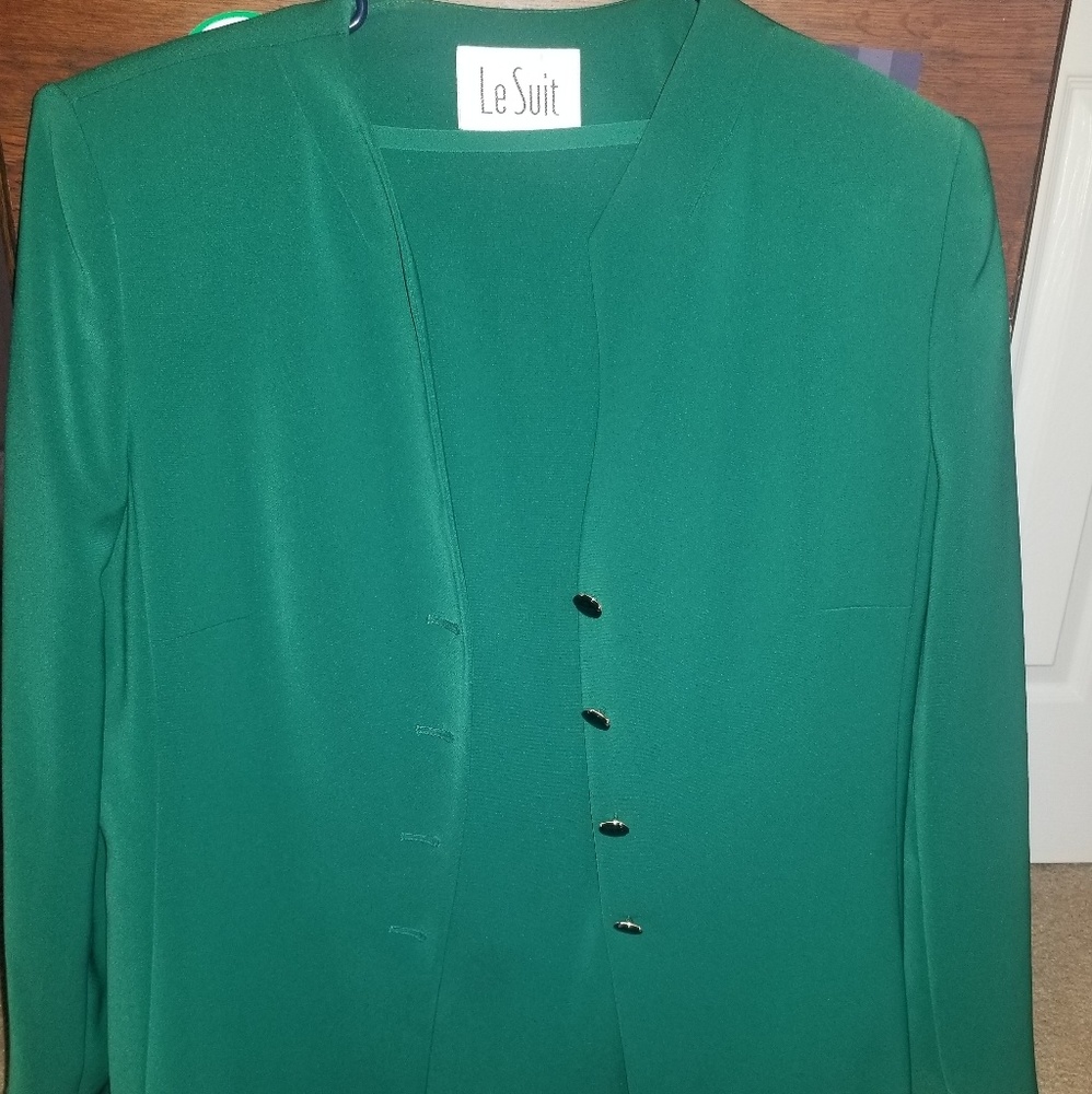 Women's green 2 piece Le Suit set sz 12